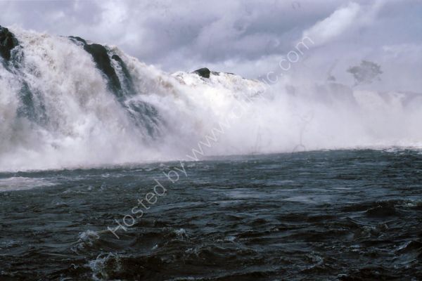 Water Falls, El Parque Cachamay, Puerto Ordaz